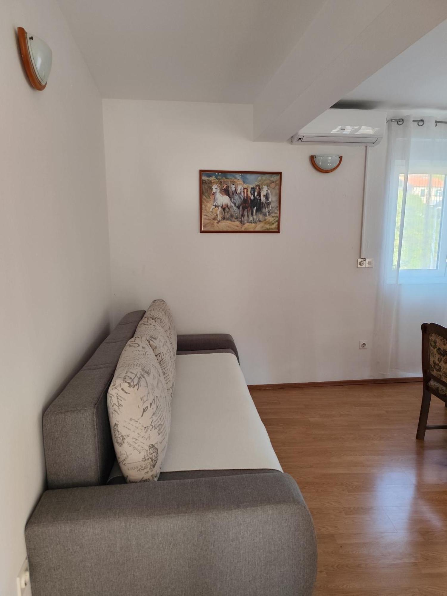 Apartments Milevcic Jelsa  Room photo